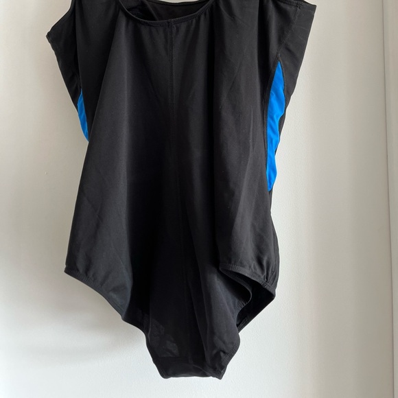 Tyr Plus Size Swimsuit - Picture 6 of 6